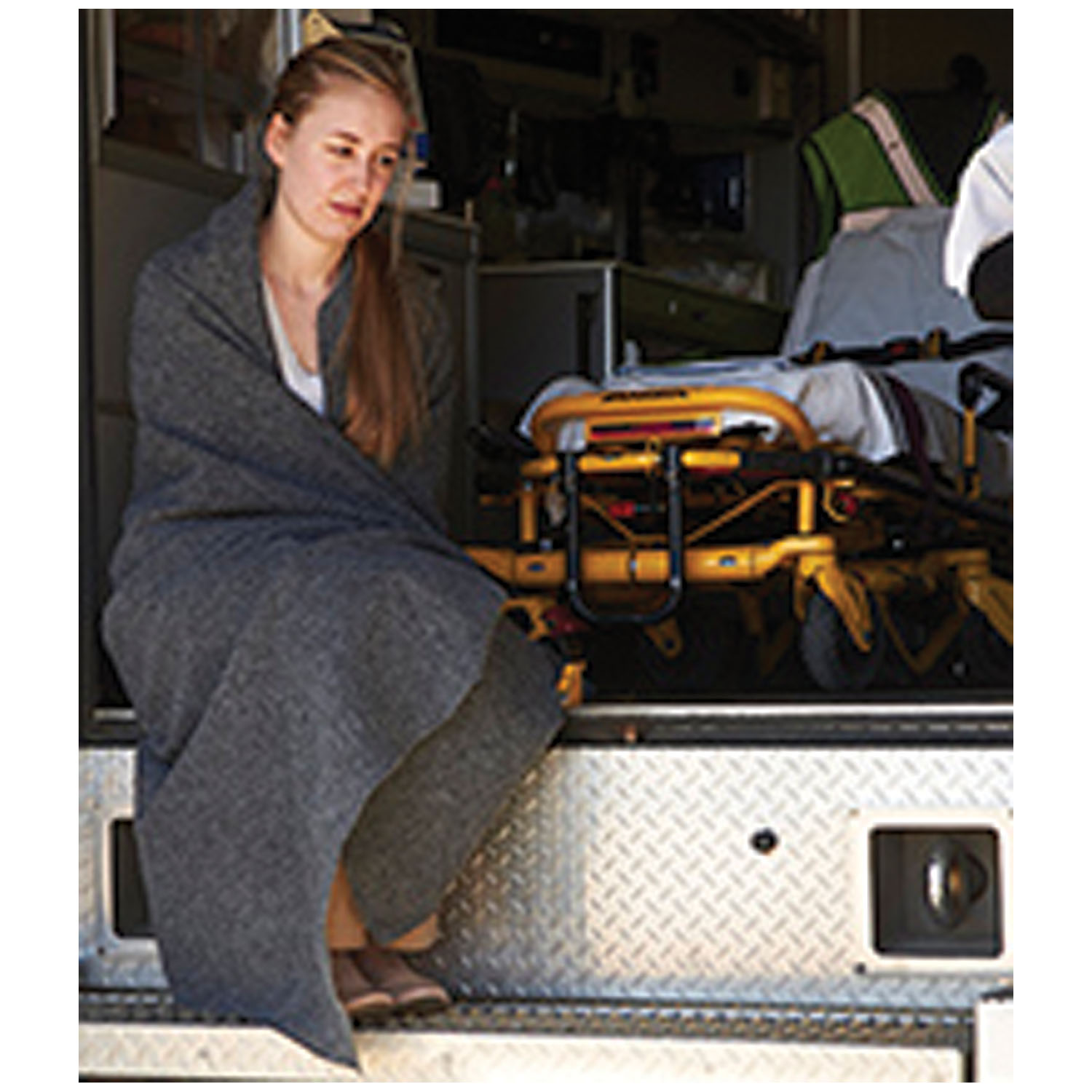 GRAHAM MEDICAL COMFORT1® QUALITY DISPOSABLE BLANKET ComFort1® Blanket, 50" x 84", Disposable, Gray, Polyester, 10/cs (48 cs/plt) Graham Medical 62292