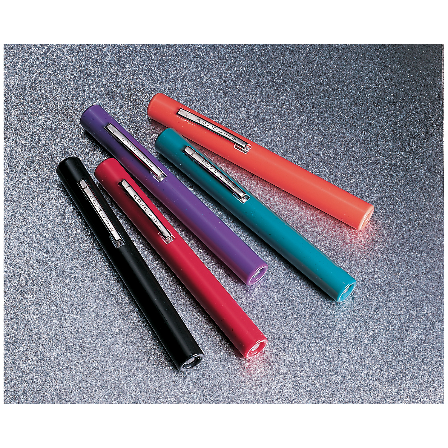 ADC ADLITE™ PLUS PENLIGHT Disposable Penlight, White with Pupil Gauge, 22/cylinder American Diagnostic Corporation 358WP